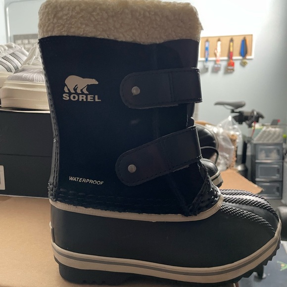 Kids Sorel Snow Winter Boots. Sz 10 kids. Excellent Used Condition. Worn 1X - Picture 1 of 4